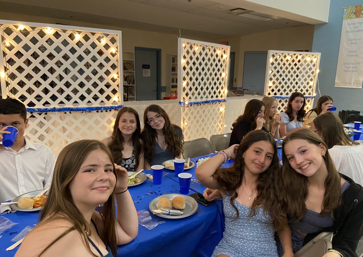 CarrabettaMiss's tweet photo. Grad lunch was delicious! Keep smiling as you enter this exciting new chapter 😁 @OLPhcdsb https://t.co/7M56gayuDX