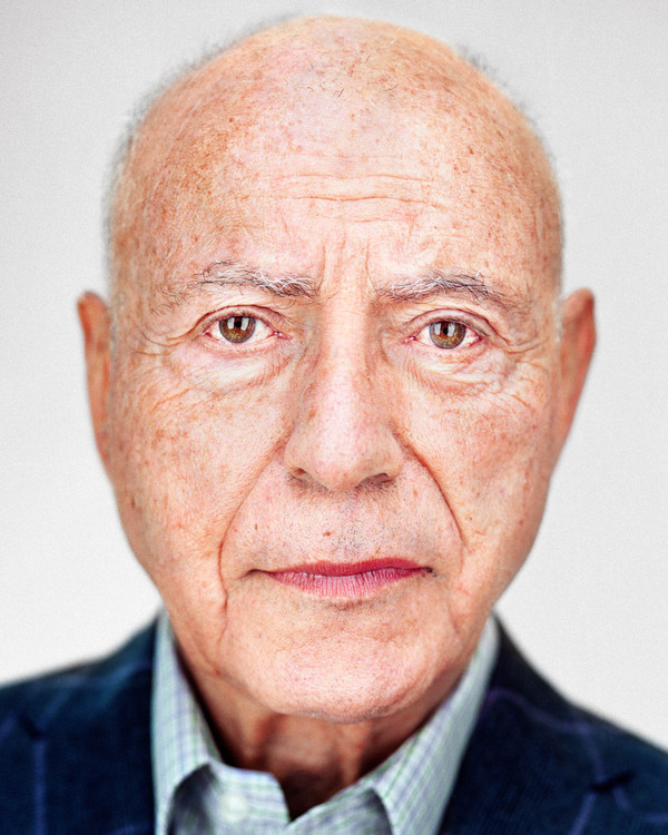 Addio ad Alan Arkin, l'attore ci ha lasciato a 89 anni. Premio Oscar per la sua interpretazione in Little Miss Sunshine e negli ultimi anni amatissimo dal pubblico di Il Metodo Kominsky, Arkin era tra i volti più immediatamente simpatici di Hollywood. Mancherà molto. 

#alanarkin