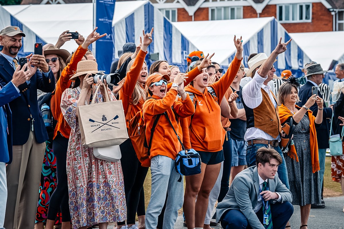 TexasLonghorns's tweet image. happy #LonghornFriday from across the pond 🤘

#HookEm | @HenleyRegatta