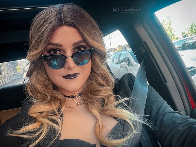 Out on Goth Girl adventures, as one does ? https://t.co/7tuK0TAsJl
