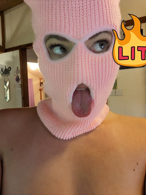 When this is your modelling attire for the day... 😂😍 https://t.co/lnjnkSimXf<a href="/tag/tittytuesday"class="tags"><span>#tittytuesday</span></a><a href="/tag/rtandfollow"class="tags"><span>#rtandfollow</span></a><a href="/tag/newphoto"class="tags"><span>#newphoto</span></a>