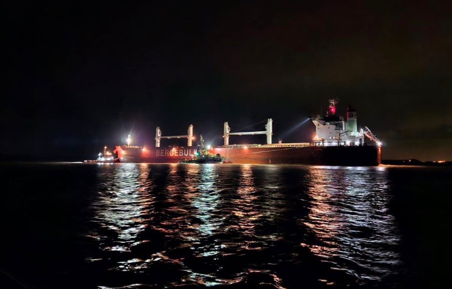 NetNewsArg's tweet image. Las varaduras en la hidrovía: AGP se arroga el control pero desconoce la gestión, ante una SSPVNMM insípida. 🖊️Gustavo F. Alonso

netnews.com.ar/nota/3566-Las-… a través de @NetNewsArg #hidrovia #calado #varadura #logística