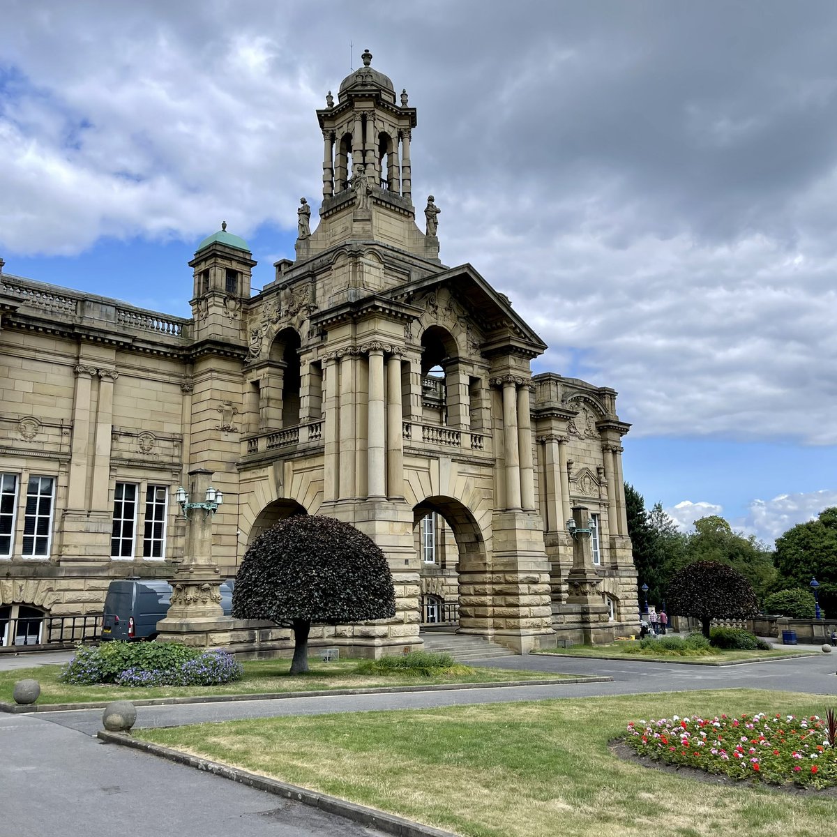 himadds's tweet image. Really enjoy the panel discussion with Lord Dr Michael Hastings CBE, Reece Price-Placid and Julie Siddiqi MBE.💬

Also great to visit Oasis Academy Lister Park with Hub Leaders from across the country and enjoy a walk in the park at lunchtime.🌳🌞

#oasis #connecting #oneoasis