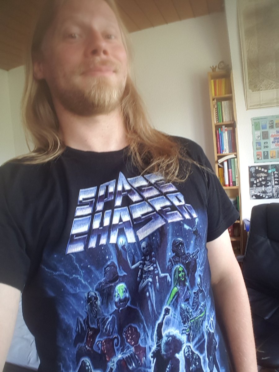 Domaniac42's tweet photo. #WatchTheSkies für #SpaceChaser auch an diesem #Bandshirtfriday. Schönes Wochenende allerseits. #thraaaash https://t.co/nABp29yNGb