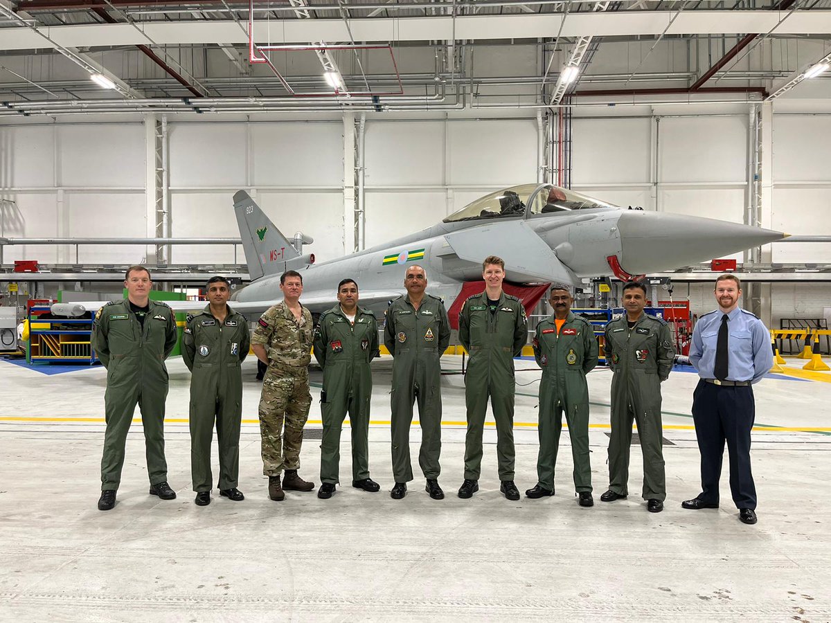 A 4 member @IAF_MCC delegation accompanied by the Air Adviser visited various @RoyalAirForce bases and Defence Academy in the UK and had excellent interactions. @VDoraiswami @sujitjoyghosh @DefenceHQ @DefenceMinIndia @MEAIndia