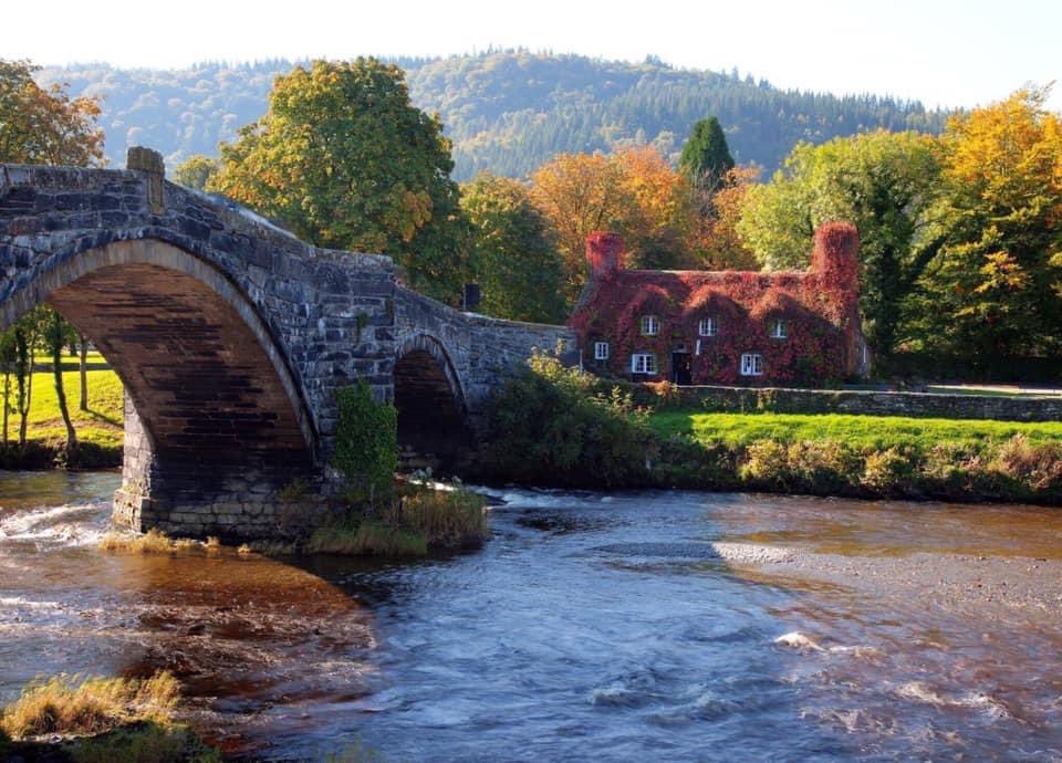 Llanrwst, #Wales is a small town that takes its name from 5th C. Saint Gwrst - developed on wool trade & became known for harp manufacture.