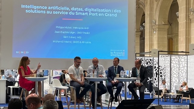 AMPMetropole's tweet photo. ⛴️Le lancement de la 4e édition du Smart Port Day, le grand rendez-vous de l'écosystème portuaire, maritime et logistique, s'est déroulé ce matin à la @CCI_AMP, avec notamment la présence du VP @DidierReault et l'intervention du VP @AlvarezMartial en visioconférence
#SmartPortDay https://t.co/jZe5XKNcgJ