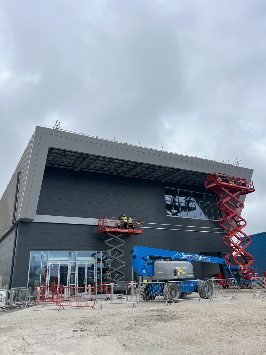Fifth_Elevation's tweet photo. PORTSMOUTH CRUISE TERMINAL 🚢Fifth Elevation are proud to present our site progress of a fantastic project very close to home. The Portsmouth Cruise Terminal has a welded Kalzip roof/walls and anthracite Kingspan panels showcasing a striking contrast. @Kalzip_uk @KingspanIP_UK https://t.co/xyhgzromgi
