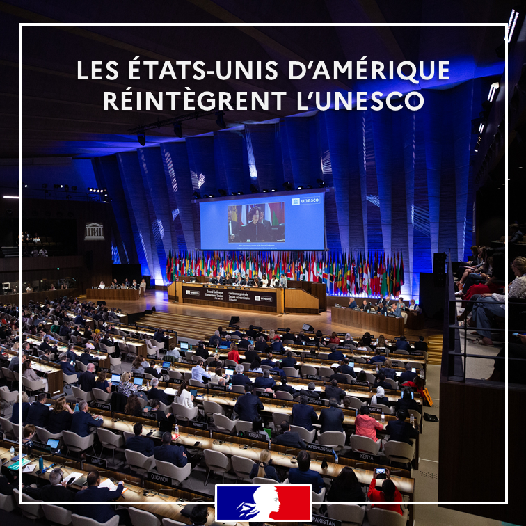 France_UNESCO's tweet photo. La France 🇫🇷 se réjouit de la décision adoptée par la 5ème CG extraordinaire de l'#UNESCO 🇺🇳 permettant aux #ÉtatsUnis 🇺🇸 de réintégrer l'Organisation et salue le travail de @AAzoulay et du Secrétariat ayant abouti à cette avancée pour le multilatéralisme et l'universalisme. https://t.co/EyciOdoLYd