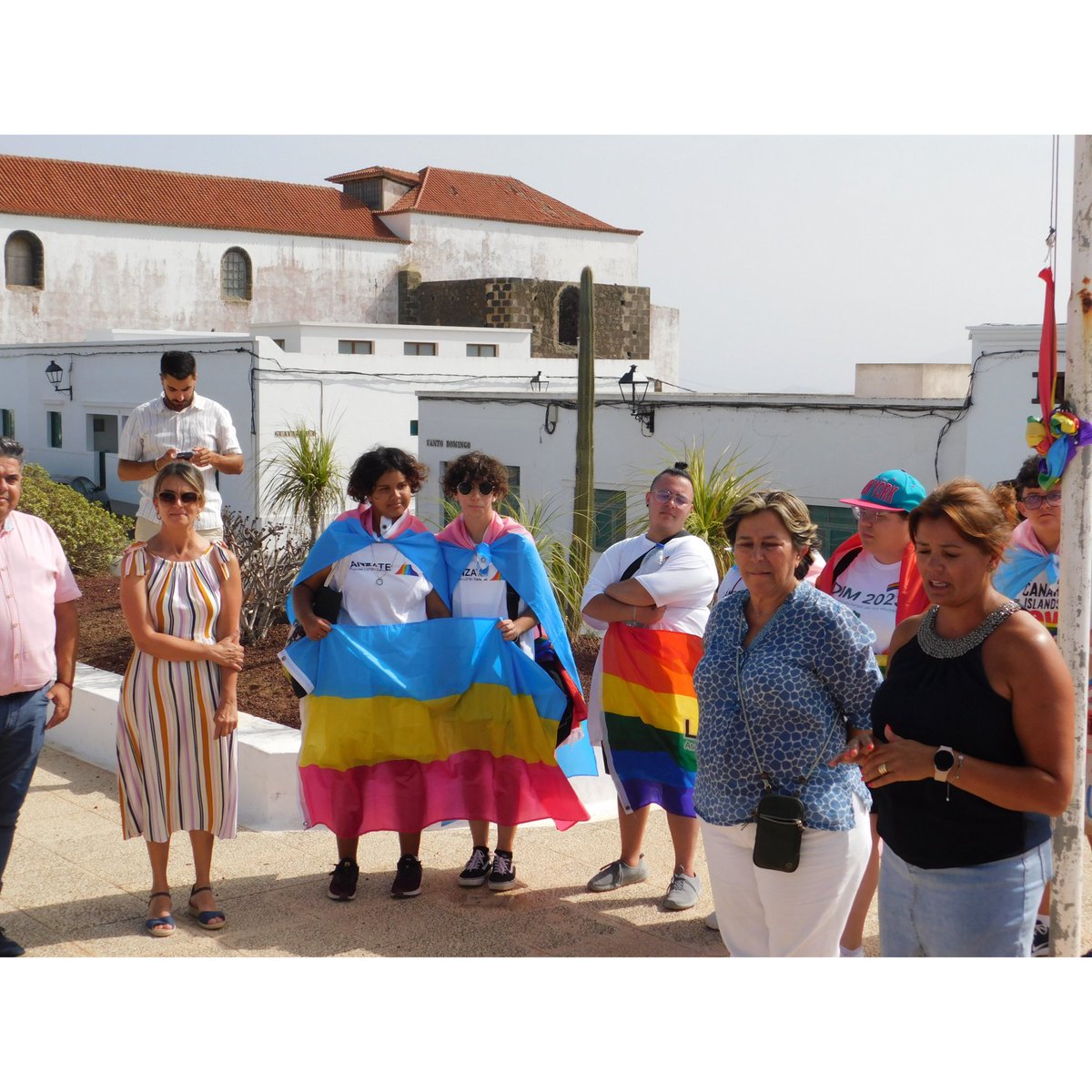 🏳️‍🌈 Actos del 28 de junio 🏳️‍⚧️

Acto reivindicativo con lectura de manifiesto y izada de bandera en el ayuntamiento de Teguise.

Desde la asociación Lánzate reivindicamos el trabajo en el municipio, las realidades del colectivo LGTBI+, y la lucha por los derechos del colectivo.