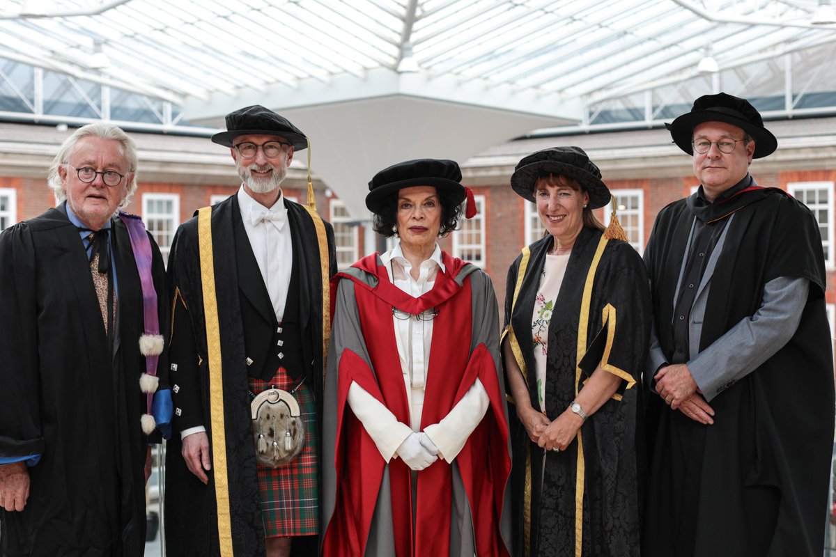 MiddlesexUni's tweet image. Our final Honorary Graduate 2023 is Bianca Jagger 🎓 Bianca is known throughout the world for her work in international human rights, including fighting against the death penalty and violence against women and girls and in defence of indigenous peoples ❤️ #MDXGrad