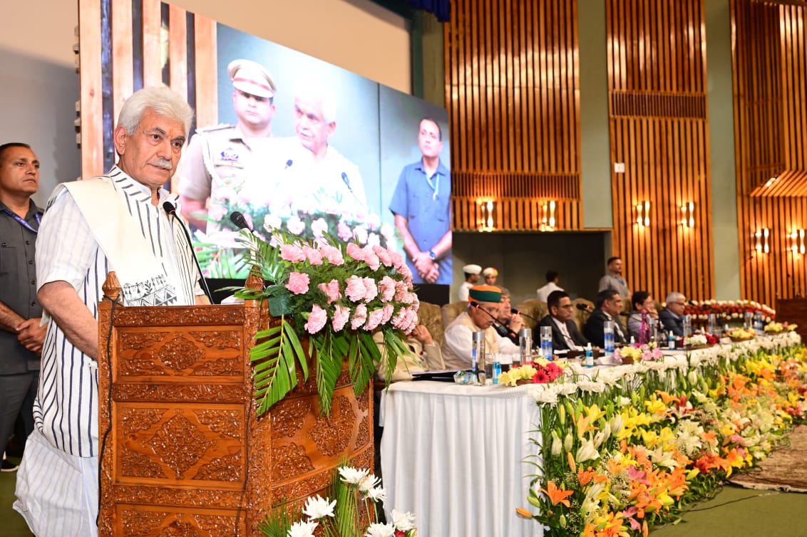 dar_Zubair_07's tweet photo. Addressed 19th All India #LegalServices_Authorities' Meet at Srinagar.#Lauded their efforts to achieve #constitutional goal under Article 39 (A) to provide free legal aid to #weaker sections of society and also ensuring #welfare of people & upholding justice & #social_equity: LG https://t.co/AMScyaMIdE
