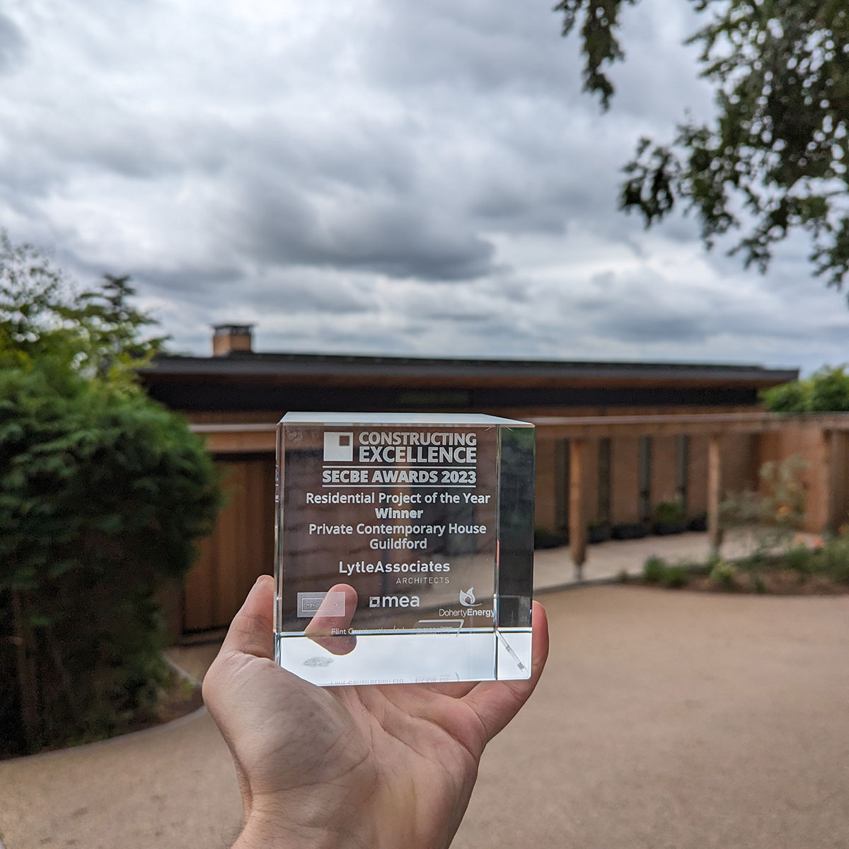 LytleAssociates's tweet photo. We are absolutely thrilled that our Private Contemporary House in Guildford won the ‘Residential Project of the Year’ at the Constructing Excellence SECBE Awards 2023.

#architecture #surrey #guildford #construction #residential #award #SECBEAwards2023 https://t.co/a8pijnAoDp