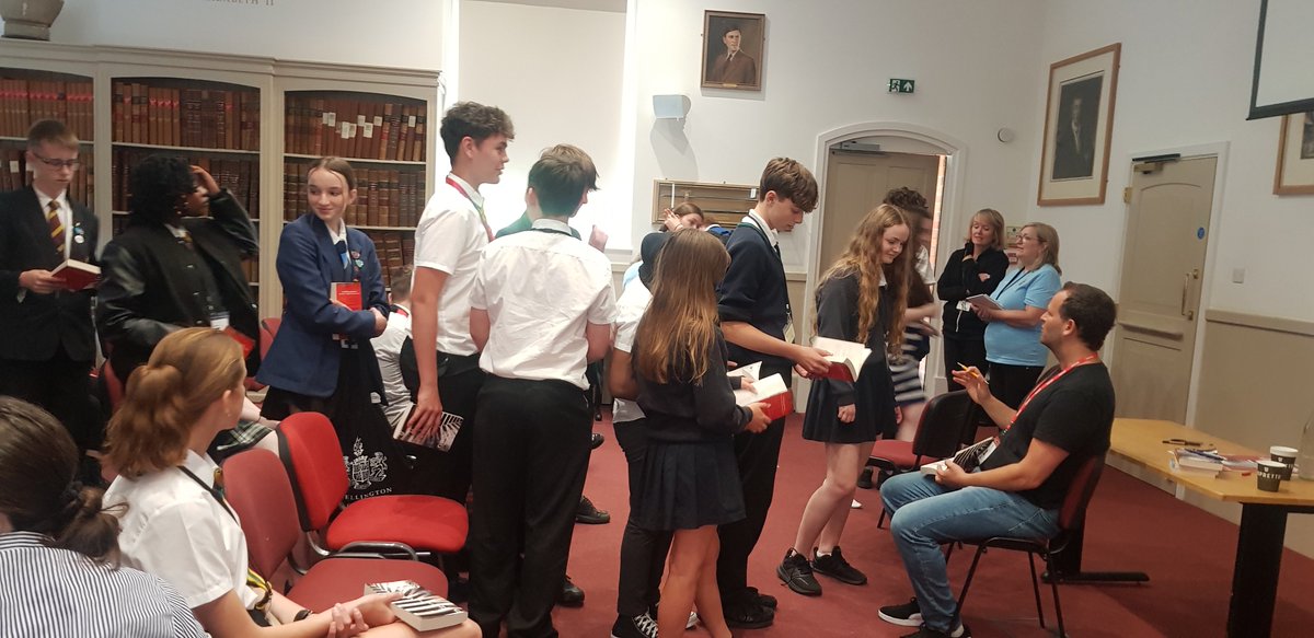 Welly_Library's tweet photo. A big thank you to @DanFreedman99 for an excellent session with the Wheeler students yesterday. They loved 'Unstoppable' and had so many questions about the book, the themes, the characters and your writing process. Great to see such an engaged group! @WCLA_UK #WheelerProgramme https://t.co/mbxMTHZJoJ