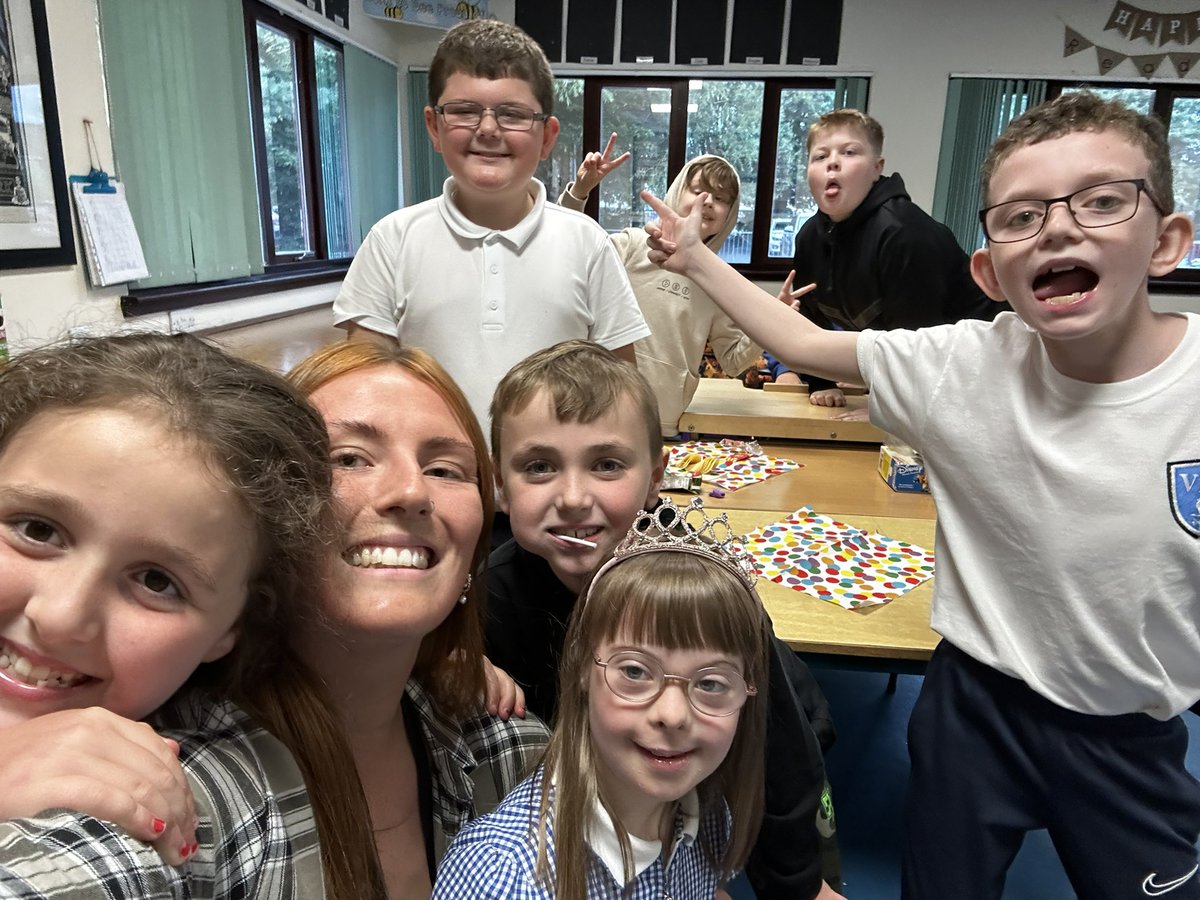 Miss Prentice & The Hive 🐝 tweet media