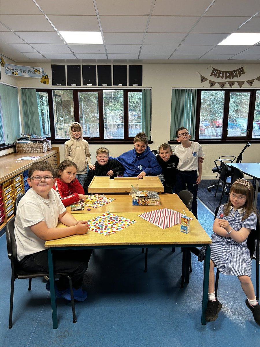 Miss Prentice & The Hive 🐝 tweet media