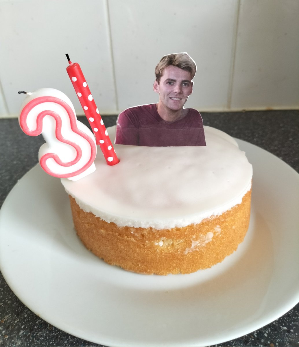 chezza105's tweet image. My @Thomaslaw92 birthday cake my son made me 😍