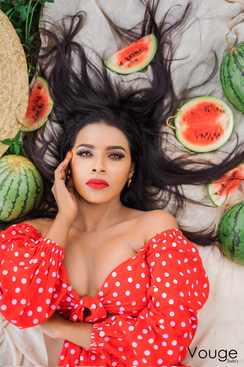 Lakshikalans's tweet photo. #conceptart #concept #artwork #artoftheday #glamour #modelinglife #modelshoot #viralpost #forpage #foryou #followｍe #trend #hanthana 

📸 | Vouge Studio's 
💄 | Salon Mekhala Abeykoon https://t.co/YBpsXwS6AH