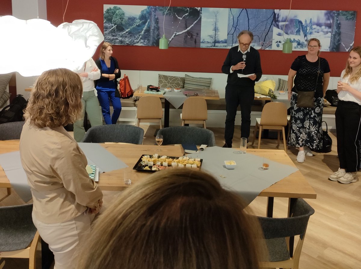 Dr Marco van Brussel (@marcovanbrussel) on Twitter photo Afscheidsreceptie van opleidingsdirecteur <a href="/mstukstette/">Mirelle Stukstette</a> <a href="/UU_KGW/">KGW Utrecht</a> met een mooie toespraak van onze vice-decaan <a href="/bprakken/">Berent Prakken</a> Dank je wel Mirelle.. Afscheidsreceptie van opleidingsdirecteur <a href="/mstukstette/">Mirelle Stukstette</a> <a href="/UU_KGW/">KGW Utrecht</a> met een mooie toespraak van onze vice-decaan <a href="/bprakken/">Berent Prakken</a> Dank je wel Mirelle..