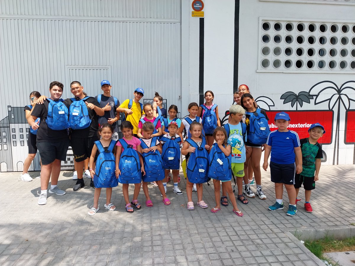 gitanos_org_elx's tweet photo. Un año más, el alumnado de los programas educativos de la FSG #Elche ya está equipado para la escuela de verano, gracias a @FundacionJPeran.

Reiterar nuestro agradecimiento por apoyar nuestros proyectos y facilitar diferentes accesorios a nuestro alumnado. https://t.co/x6dKrP39sw