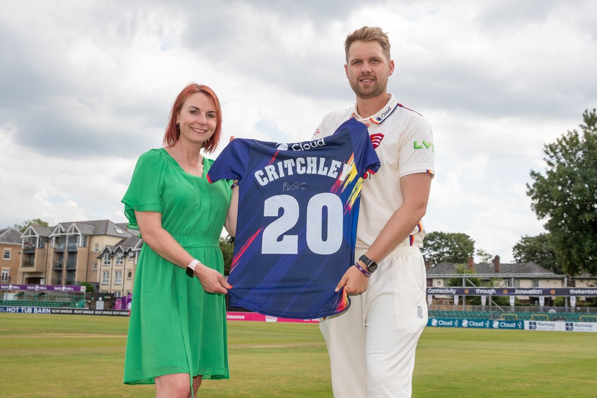 Essex Cricket (@essexcricket) on Twitter photo ๐ค A huge thank you to <a href="/GroupKingswood/">Kingswood Group</a> who are this evening's match ball sponsor!
๐ฆ
#FlyLikeAnEagle ๐ค A huge thank you to <a href="/GroupKingswood/">Kingswood Group</a> who are this evening's match ball sponsor!
๐ฆ
#FlyLikeAnEagle