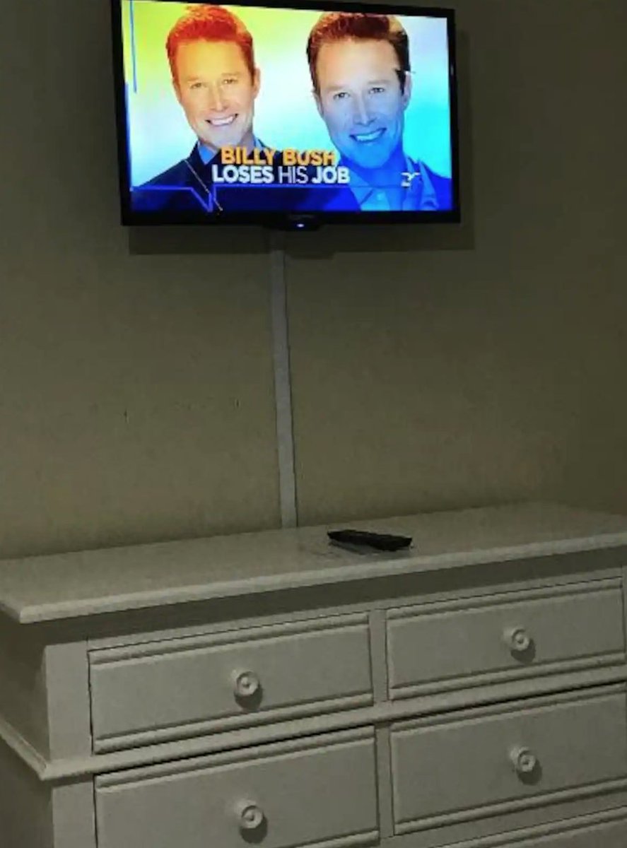jackminorjr's tweet photo. Just saw an Airbnb for a beach condo where this was one of the pictures. That's some timing. https://t.co/Vp2UgfZ97f