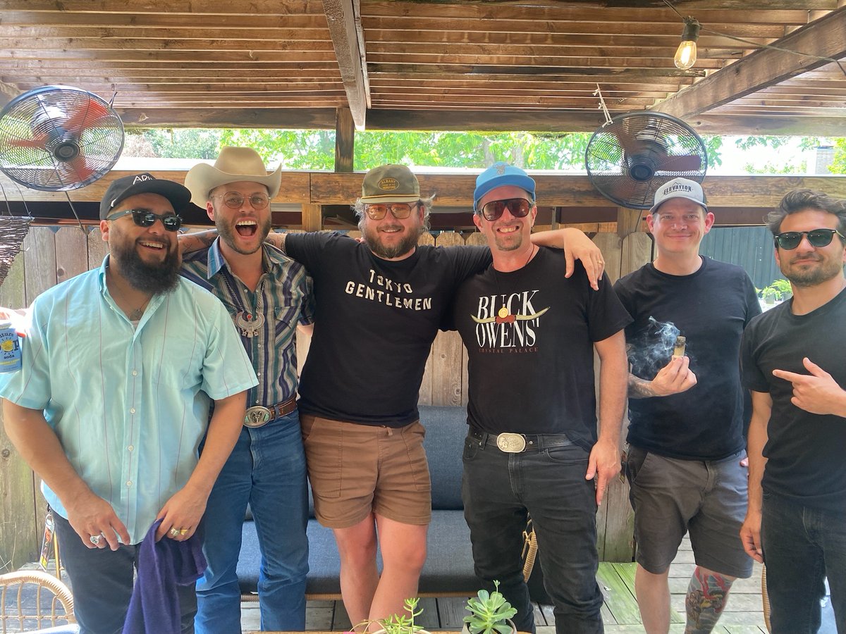 CauthenMusic's tweet photo. Summer hangs. ๐ท: #AustinHope
Pumped to be releasing some more new music soon! You ready? โก https://t.co/A0ijITkSJ6