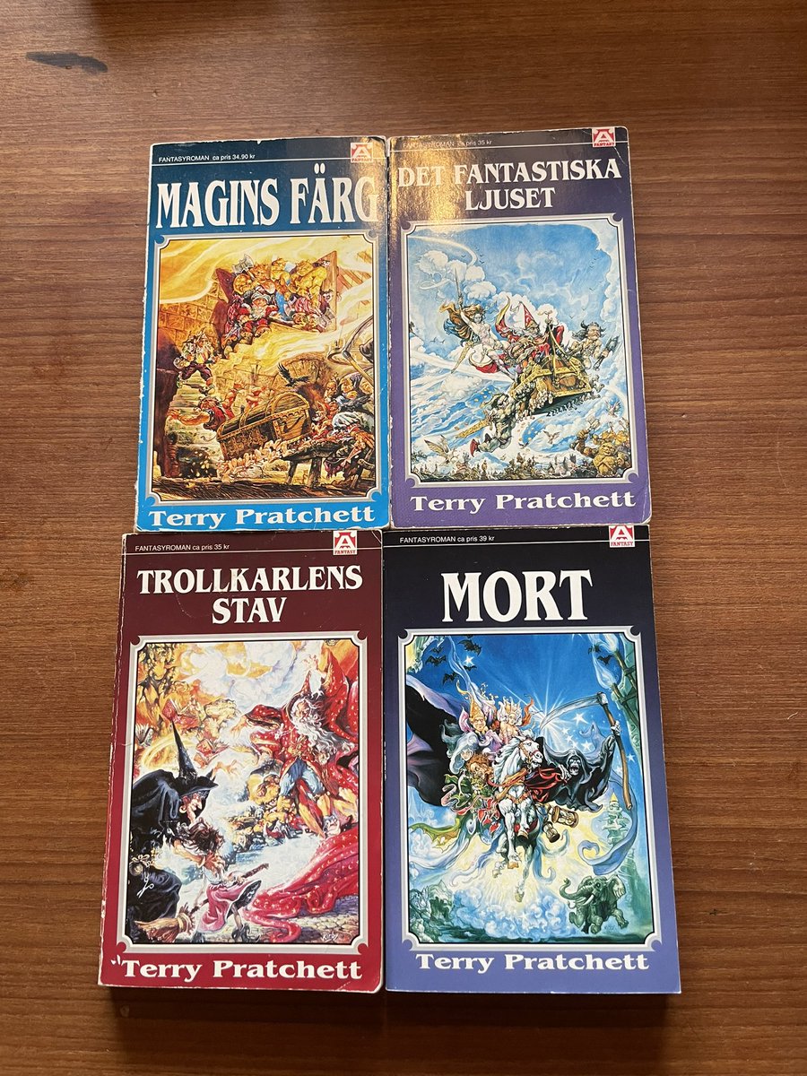 udda_boktips's tweet photo. 51 stycken. Tog en stund men var inte så krångligt. Tio Conan-titlar, tio Moorcock, sex Leiber, fyra Pratchett med mera. #uddaboktips https://t.co/SUmm0lRC1w