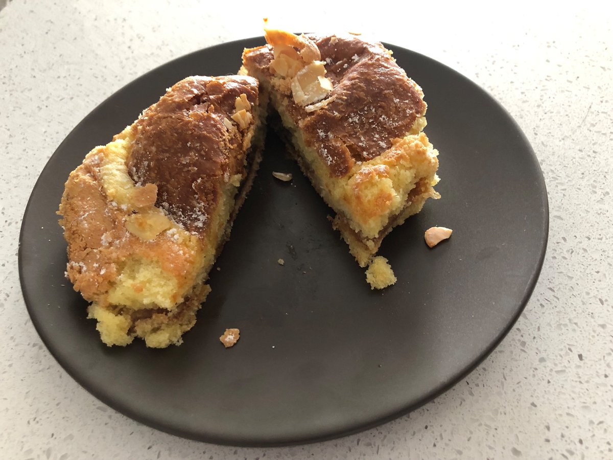aventureralicia's tweet photo. Il existe!

This is a ‘chocolatine aux amandes’, an almond chocolate croissant from Premiere Moisson bakery, one of my favorite local businesses to support when I come north. One of my local friends said it doesn’t exist so I had to show that it does. #Montreal https://t.co/aKblHpcVJ4