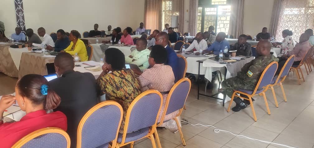 KireheDistrict's tweet photo. Uyu munsi nyuma yo kugezwaho ibyakozwe mu kuvugurura igishushanyombonera cy'Akarere cy'imikoreshereze y'ubutaka, banagitangaho ibitekerezo 
kuba nk'Akarere ari Umujyi wunganira Kigali inama Njyanama y'Akarere yemeje igishushanyo cy'imikoreshereze y'ubutaka... 1/2 https://t.co/Ov3EX7xxy3