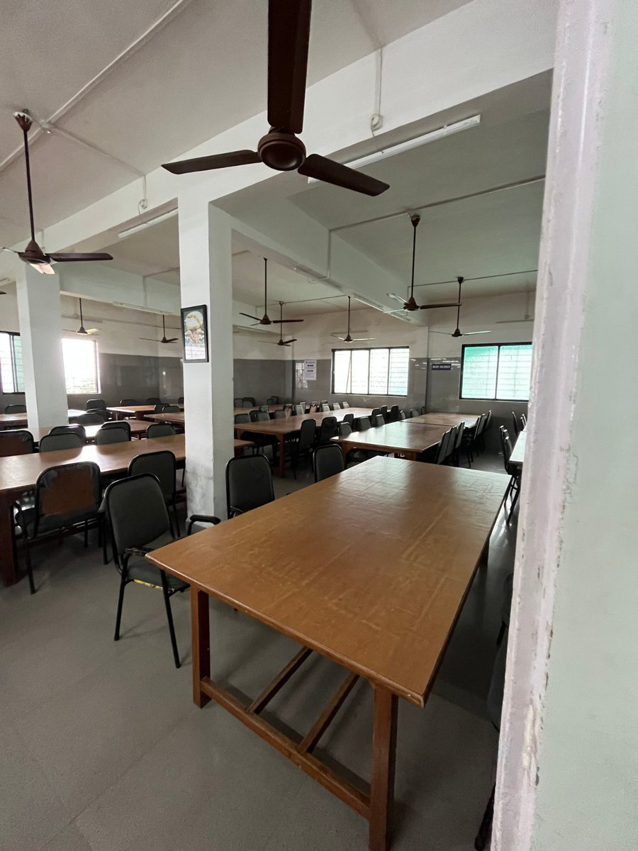 _kaushalshah's tweet image. 4 years ago,
I began my online brand from this college library.
Since then I have done :
• $2M + in revenue
• 120k+ orders shipped
• Rated 4.9 stars on Google
If I plan to start all again from 0,
here are 7 things I would do it differently :
(Point 5 is crucial)