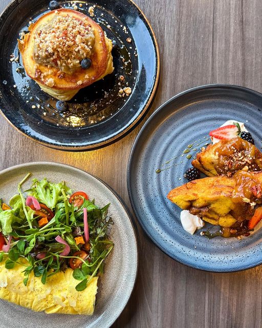 Kick off your Canada Day 🍁 weekend celebration with brunch on the waterfront! 

We’re serving up a delicious local spread — featuring your favs like our Fungi Connection French Omelette, French Toast, Buttermilk Pancakes + more, Saturday through Monday from 10:30am - 2pm.