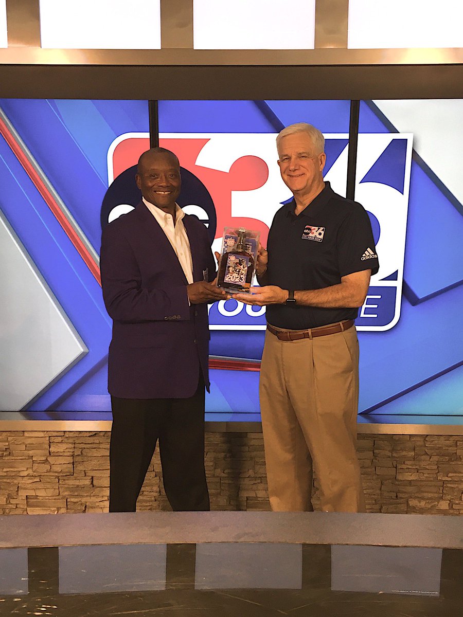 BlantonCollier's tweet photo. Executive Director Frank Minnifield had the opportunity yesterday to speak with Chris Aldridge, the CEO of Channel 36.

For the second straight year Channel 36 has been the media sponsor of the Kentucky Pro Football Hall of Fame. 

Thank you Channel 36! https://t.co/7gZKYqFlnh