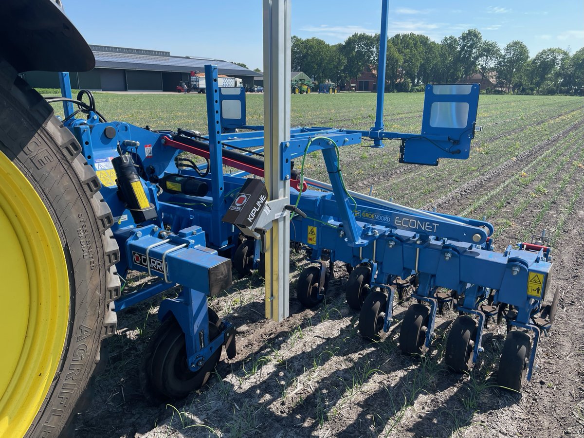 PoolAgri's tweet photo. 𝗖𝗮𝗿𝗿𝗲́ 𝗯𝗲𝗸𝗲𝗻𝘁 𝗸𝗹𝗲𝘂𝗿 𝗺𝗲𝘁 𝗻𝗶𝗲𝘂𝘄 𝗰𝗮𝗺𝗲𝗿𝗮𝘀𝘆𝘀𝘁𝗲𝗲𝗺📷
nieuwe KIPLINE camera schot in de roos🪀https://t.co/ITgJXYvDM7
#smartweeding #mechanischeonkruidbestrijding #schoffelen #cameragestuurd @Carresas https://t.co/jLgKoaYTOP