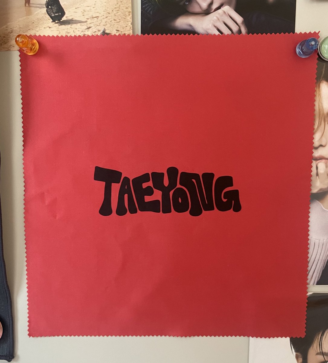 𝐇𝐚𝐩𝐩𝐲 𝐭𝐚𝐞𝐲𝐨𝐧𝐠 𝐝𝐚𝐲🌹.｡.:*☆

툥탄절을 맞아 #RT 해주신 2분께 샤랄라 극세사 멀티 클리너(a.k.a 안경닦이)를 드립니다!
🍙국내 주소지 한정

#ShiningTaeyongDay
#샤랄라한_태용데이_렛츠고