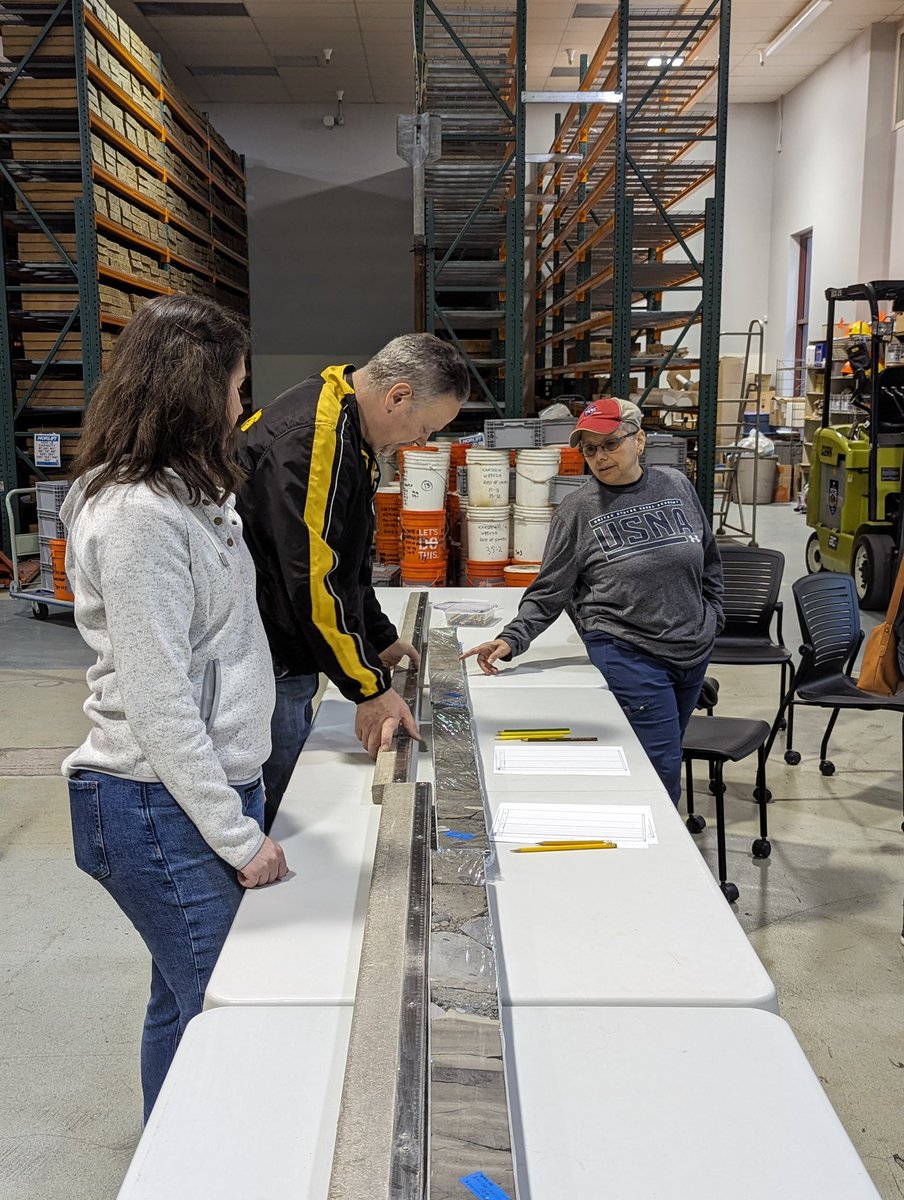 AMSeducation's tweet image. #CelsiusBear and the #ProjectIce class had a stimulating day learning from @COLDEX scientists. They toured the -20°C ice core lab and the marine and Geology Repository and got to closely inspect cores themselves!