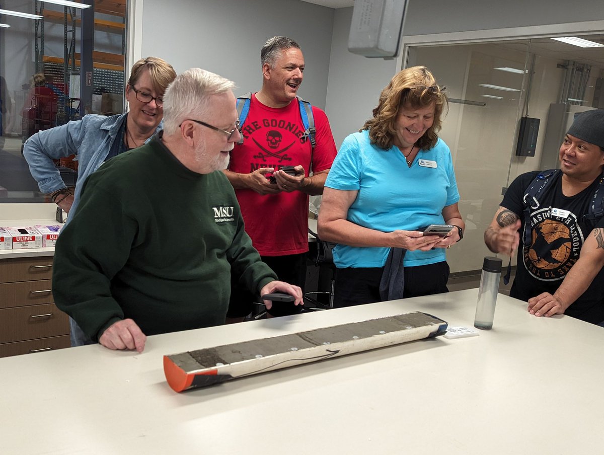AMSeducation's tweet image. #CelsiusBear and the #ProjectIce class had a stimulating day learning from @COLDEX scientists. They toured the -20°C ice core lab and the marine and Geology Repository and got to closely inspect cores themselves!