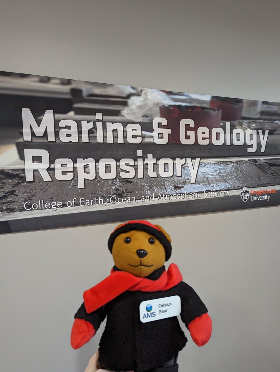 AMSeducation's tweet image. #CelsiusBear and the #ProjectIce class had a stimulating day learning from @COLDEX scientists. They toured the -20°C ice core lab and the marine and Geology Repository and got to closely inspect cores themselves!