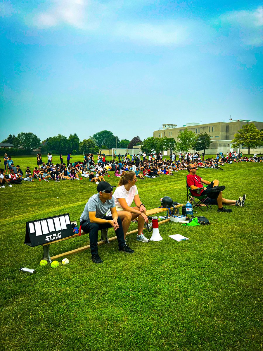 WindfieldsMS's tweet image. A perfect day for our last day of school tradition, staff vs student softball game!! This is special ❤️ Let’s go Mustangs! @tdsb @RonFelsen @rchernoslin @TDESAA_TDSB