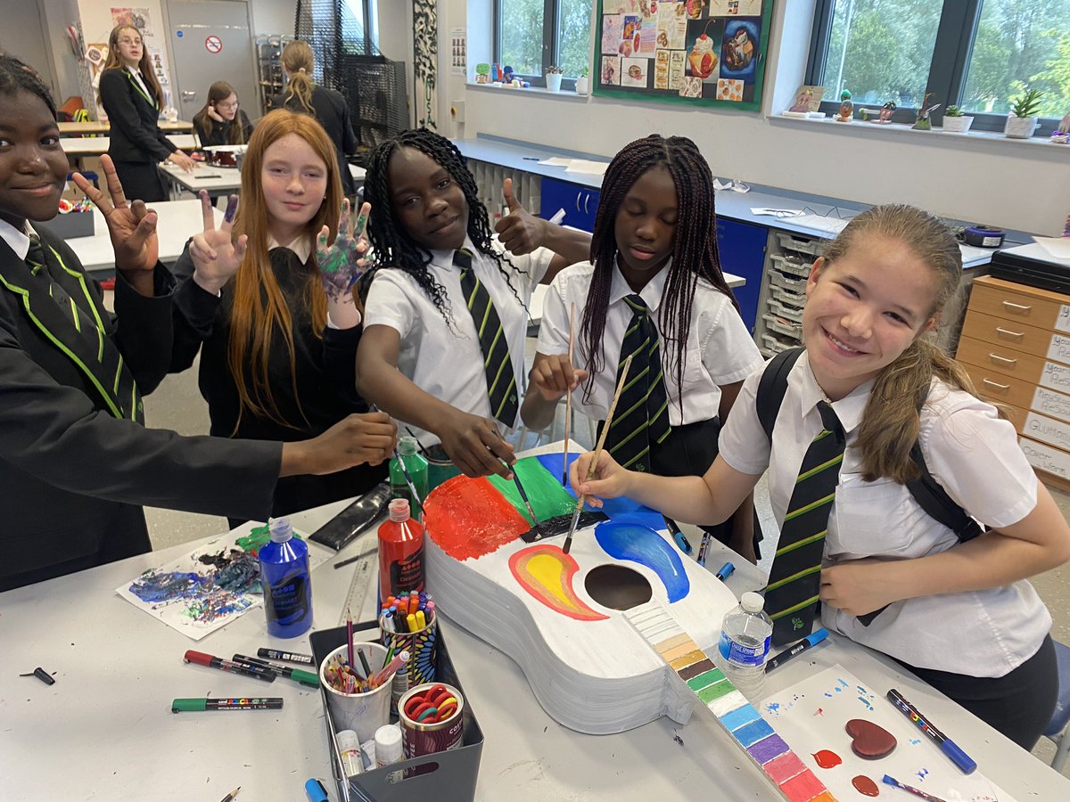 Art Club Friyay! We’re making custom Guitars if anyone is in the market for some awesome looking instruments 🎸 <a href="/OfficialNUSA/">NUSA</a> #amazingnusa #artclub #art #designdivas