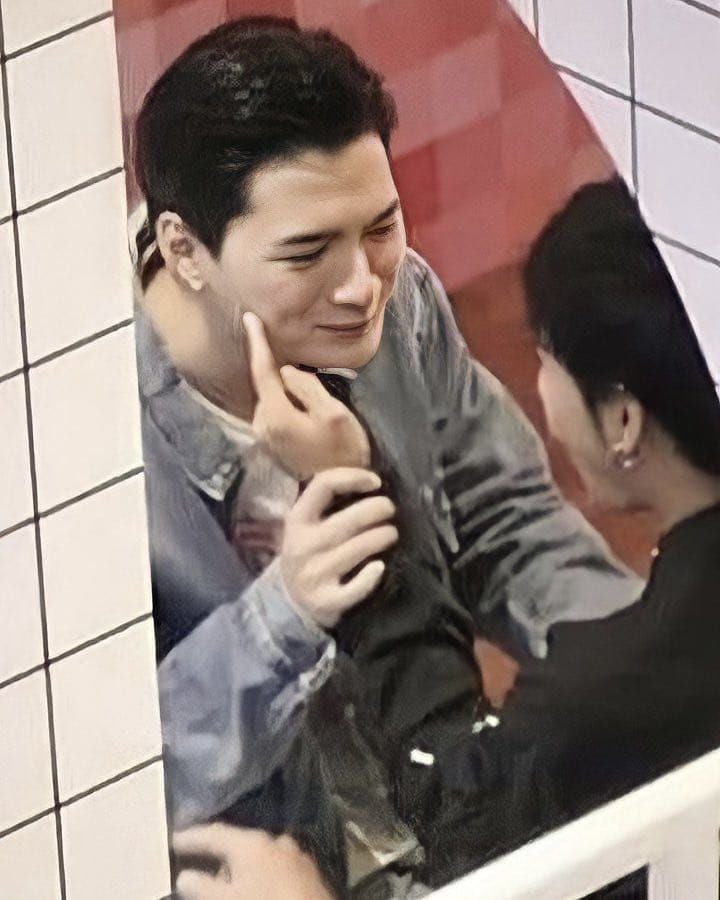 แหมๆๆๆแก้มแฟนนุ่มมั้ยพี่สิง..
#KristSingto