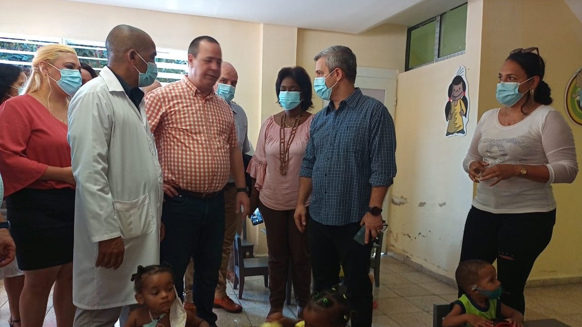 Recorren Jorge Luis Perdomo Di Lella, Vice primer Ministro, y José Angel Portal Miranda, Ministro de Salud⚕️Pública, áreas del Hospital 🏥 General Juan Bruno Zayas, de #SantiagoDeCuba , como parte de la #VisitaGubernamental a la provincia. #CubaPorLaVida 🧵1/2