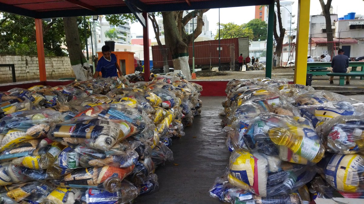 #30Junio || Seguimos renaciendo en una gestión que día a día se fortalece a través del 1x10 del Buen Gobierno para beneficiar al pueblo venezolano con la distribución de suplementos #CLAP.
#ForoDeSãoPauloEsIntegración
#LogicasaEsTuAmiga