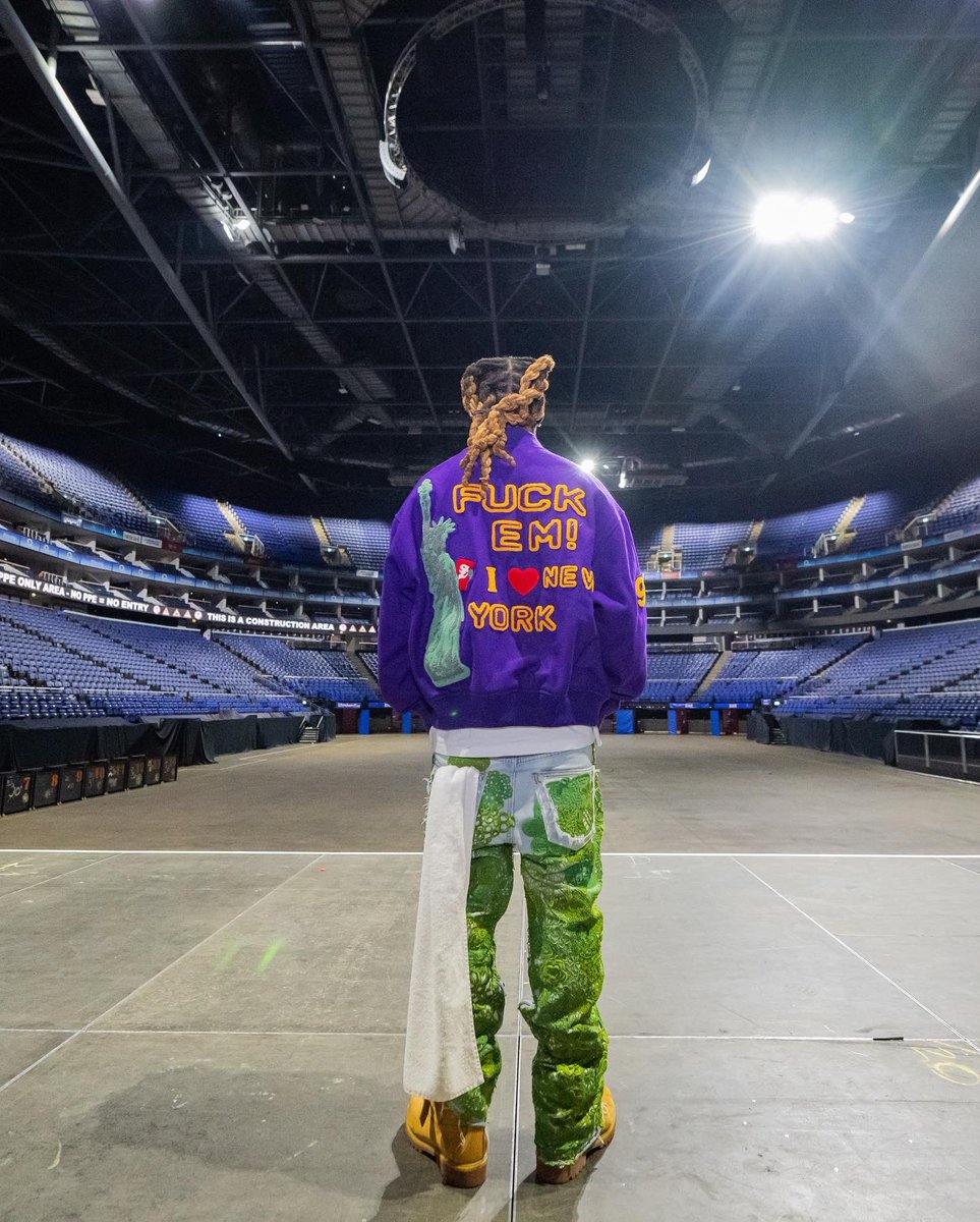 GREATNESS ⭐️ will be coming to your city 🏙️ Get Ready For <a href="/asakemusik/">ASAKE</a> this summer ☀️

ASAKE LIVE IN LONDON 🇬🇧🚨 
🗓️: SUNDAY AUGUST 20TH 
🏟️: THE 02 ARENA LONDON 
🎫: ASAKE.LIVE 
<a href="/TundePhoenix/">Tunde Babalola</a> <a href="/TheO2/">The O2</a> 

Hurry and get your tickets 🎫 
asake.live