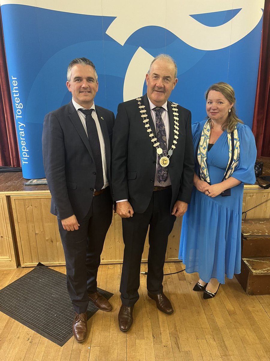 Wonderful to be in #Knockavilla  this morning for the election of Ger Darcy as  Cathaoirleach of #Tipperary County Council. <a href="/DeclanBurgess/">Declan Burgess</a> &amp; <a href="/GarretAhearn/">Senator Garret Ahearn</a>