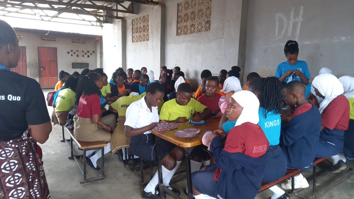 hindurainit's tweet photo. We've made a new family by training #InstantPads at Ndejje High School in Lubugumu to over 91 girls(s1,2,3,5)with the help of 6 teachers.
.
#SeedTheChange #GiveThanks9 https://t.co/ZDOpS0wDsX