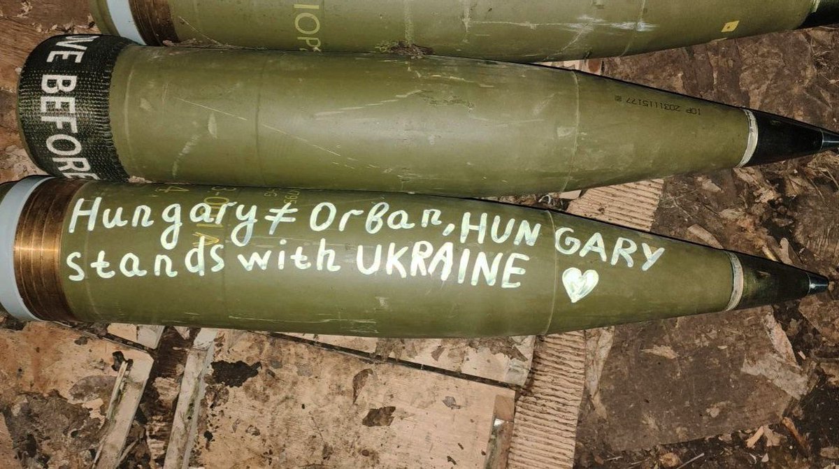 NAFO_Hungary's tweet image. Ezt a fotót nem kell magyarázni. 🇭🇺🤝🏻🇺🇦
🖕🏻🇷🇺🖕🏻