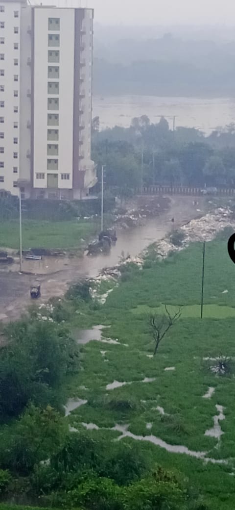 VishnurajB45741's tweet photo. As the citizens of Dombivli City do we have rights to get even basic amenities like Roads &amp; Drainage system.
We are fighting for this from last 3 Years @KDMCOfficial but still no action
Help us @RaviDadaChavan @DrSEShinde @rajupatilmanase 
Kanchagaon, Khambalpada, Dombivli East https://t.co/v2wjf4Zvy0