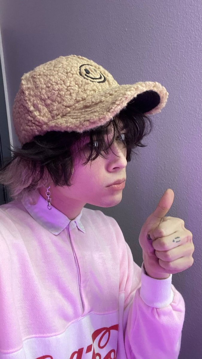 ChrisSanoo's tweet photo. Boné novo : ) https://t.co/6Gw44zALkC