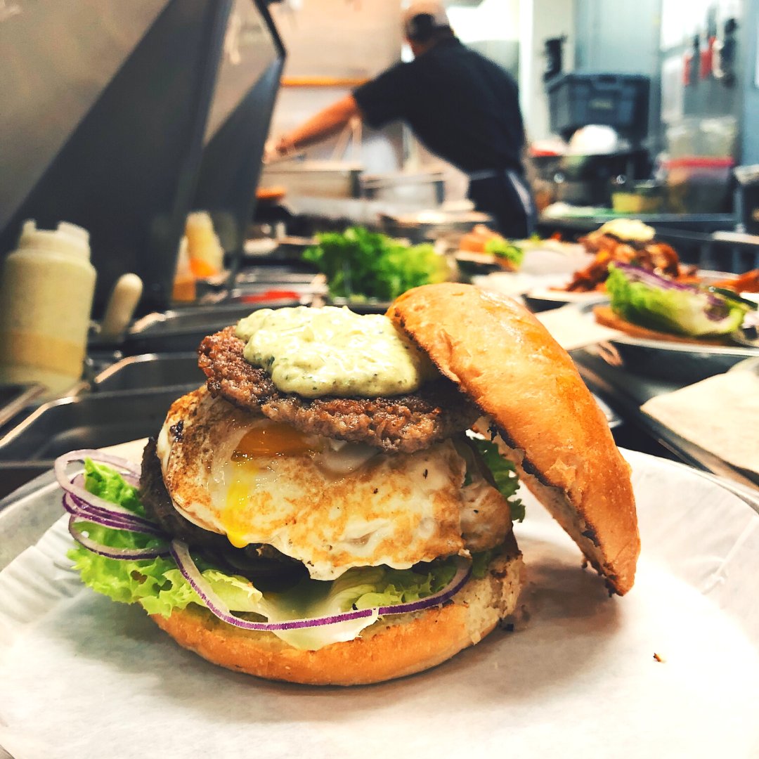 BullCityBurger's tweet photo. Many have tried, but this deliciousness can't be copied! Join us for lunch today - NC 100% grass fed beef, farm fresh produce, and a house made bun. #cantbebeat #grassfed #pastureraisedbeef #bullcityburger #durhamsclassicburger #lunchideas #lunchbreak #lunchtime https://t.co/ISEta6W0eZ